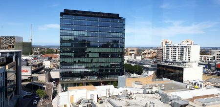 Luxury & C. B.D Located 3-Bedroom Apartment with Stunning City & District Views - Photo 5