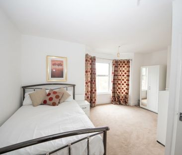 Room in a Shared House, Wantage Road, RG30 - Photo 3