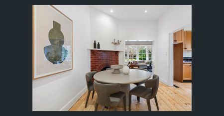 Extended Elegance in a Perfect Position - 4 bedroom family home with gardener - OWNER PLANS TO UPDATE THE KITCHEN - Photo 5