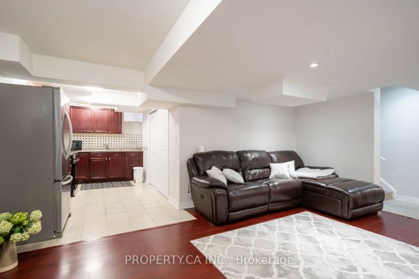 Detached Home For Lease | N8139574 - Photo 1