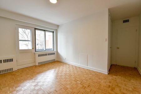 3555 Cote-des-Neiges Road - Photo 2