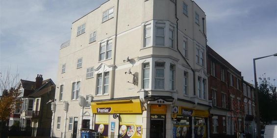 3 bedroom flat to rent - Photo 3