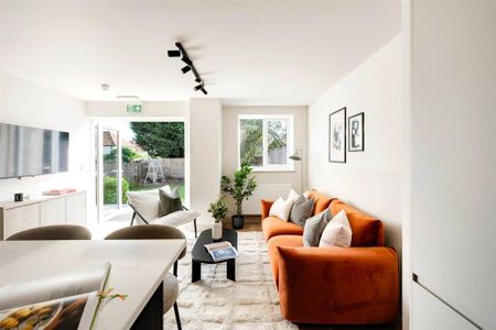 8 bedroom semi-detached house to rent - Photo 2