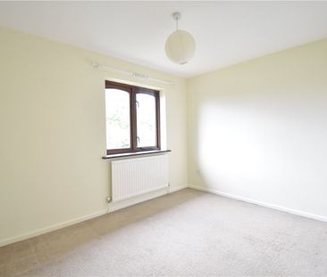 Well presented 3 bedroom house to rent in Waterbeach offering excellent access to Science Parks, A14 & M11. GCH. Garage & driveway parking. Unfurnished. - Photo 4