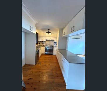 Unique Family Home in Prime Quakers Hill Location! - Photo 4