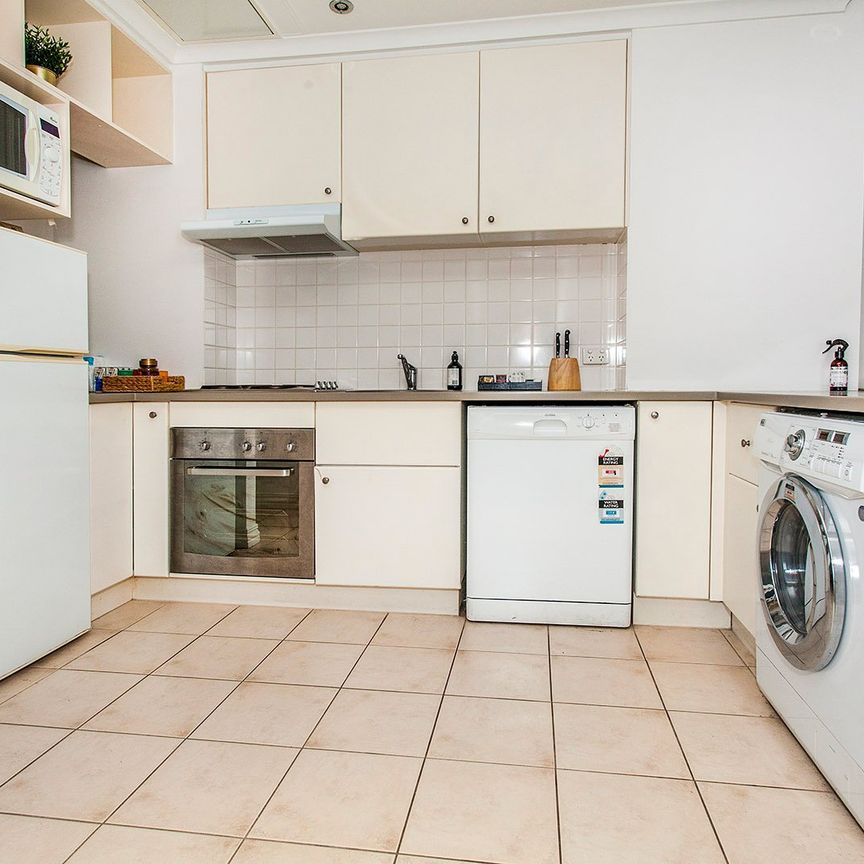 Apartment At The Paris End Of Collins Street- Take Your Pick; Furnished Or Unfurnished? - Photo 1