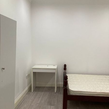Room in a Shared House, St. Stephen's Road, E6 - Photo 3
