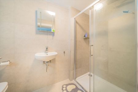 Castletown Road, W14, London - Photo 5