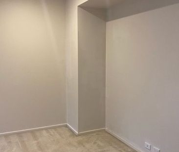 THIS ULTRA MODERN TOWNHOUSE - Photo 1