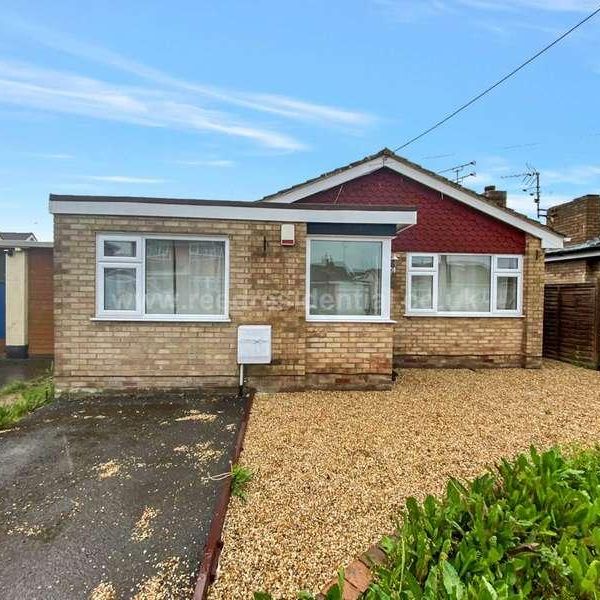 Griffin Avenue, Canvey Island, SS8 - Photo 2