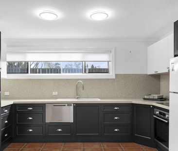 Charming Inner-City Townhouse - Photo 4