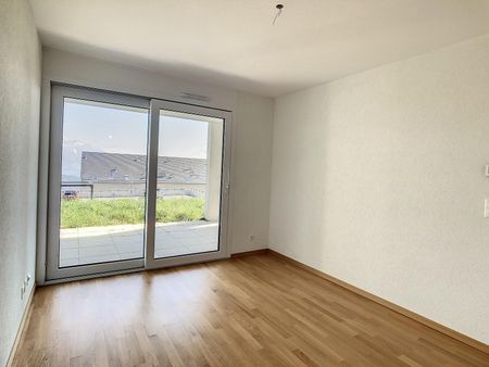 Bel appartement de 3.5 pièces au rez bénéficiant d'une belle terrasse. - Photo 4