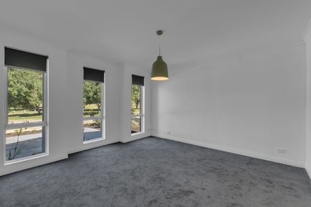 Large 4 x 3 Family Home in Shoalwater - Photo 4