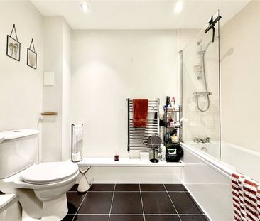 34 Charcot Road, London, NW9 - Photo 4