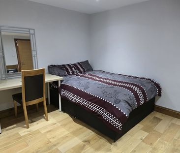 Room in a Shared House, Hamilton Road, NW11 - Photo 3