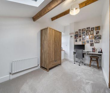 4 bedroom semi-detached house to rent - Photo 6