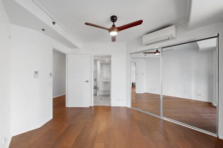 “Executive Sky-High Living with Iconic River & Story Bridge Views” - Photo 4