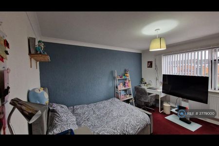 3 bedroom terraced house to rent - Photo 5