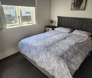 Refreshed family home with acreage - Photo 4