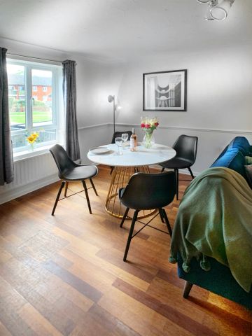 2 Bed, House - Photo 3