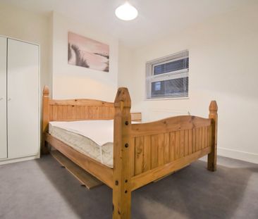 House Share to rent - Roydene Road, London, SE18 - Photo 1