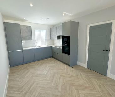 New Zealand Avenue, Walton on Thames, Surrey, KT12 - Photo 5