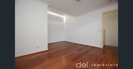 Multi level living - Photo 2