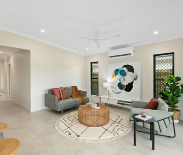 MODERN AND CHIC– CUTE AS A BUTTON! - Photo 3