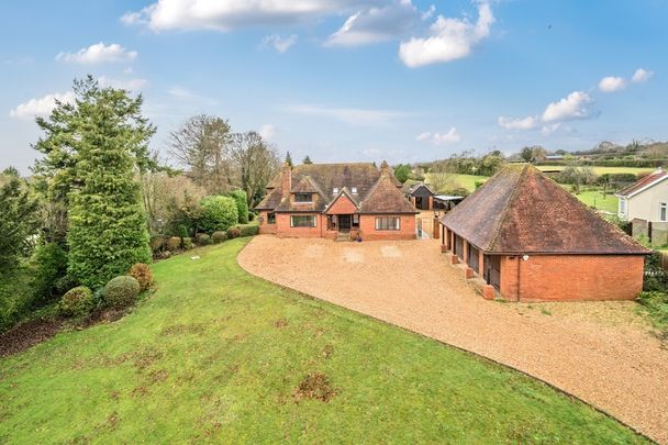 5 bedroom detached house to rent - Photo 1