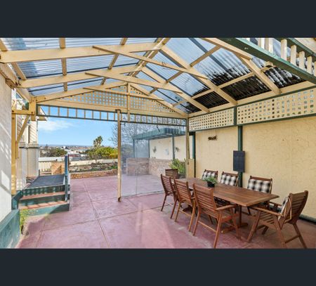 7 Castleton Av, Port Noarlunga, SA 5167 - Photo 3