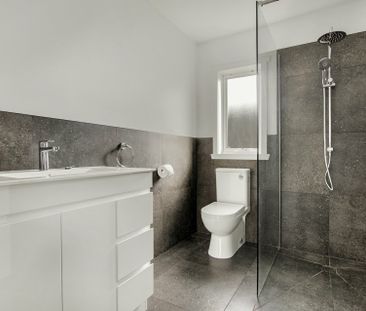 2/11 Maxwell Place, Devonport - Photo 6