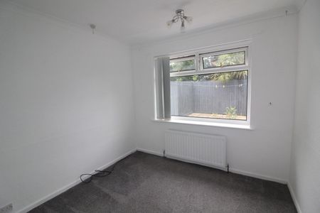 5 bedroom Bungalow To Let - Photo 2