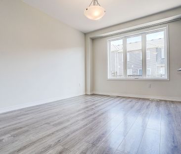 For Lease - 3353 Carding Mill Trail, Oakville, Ontario - Photo 2