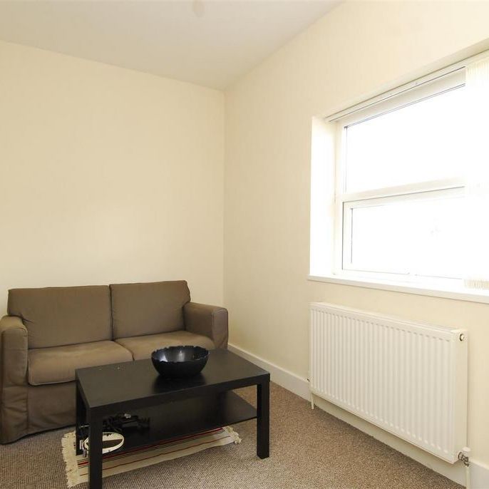 3 bedroom flat to rent - Photo 1