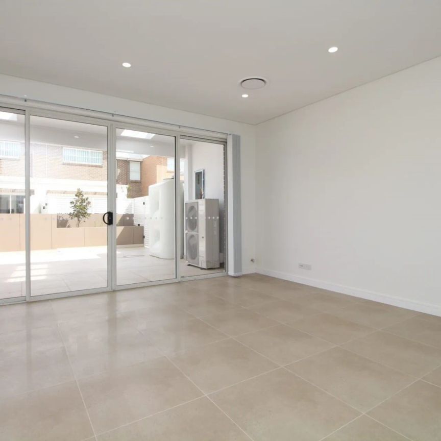 STUNNING, CONTEMPORARY TOWNHOUSE FOR LEASE, IN PRIME LOCATION - Photo 1