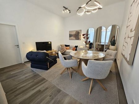 Koffer packen & einziehen: Stilvoll möblierte Altbauwohnung mit neuer Einbauküche - Photo 4