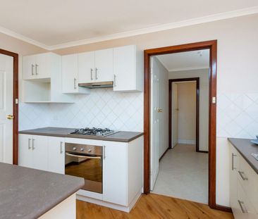 Spacious Family Living on a Large Block - Photo 6