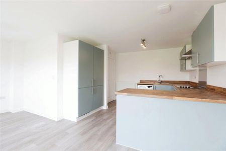 3 bedroom detached house to rent - Photo 2