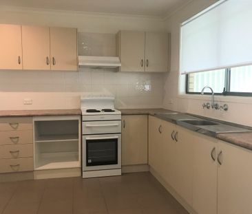 Comfortable 3 Bedroom Family Home - Photo 2