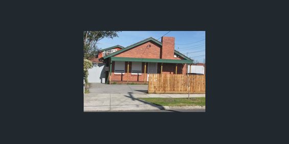 Spacious Family Living in a Prime Preston Location - 6 Month Lease - Photo 3