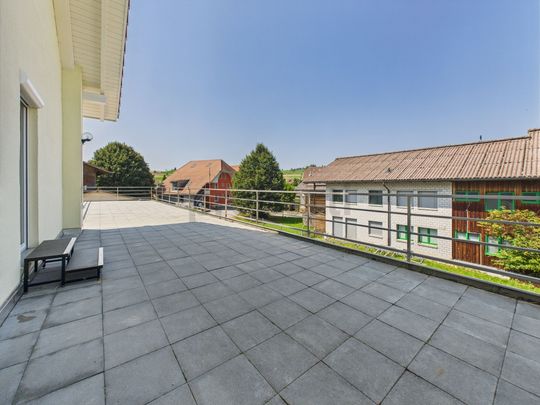 Generous 2.5-room apartment with a fantastic roof terrace in Affoltern im Emmental - Photo 1