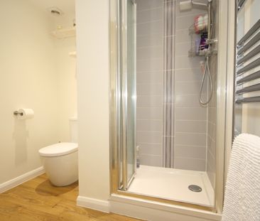 Chobham, Woking - Photo 4