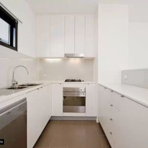 MGM MARTIN – ONE BEDROOM APARTMENT - Photo 2
