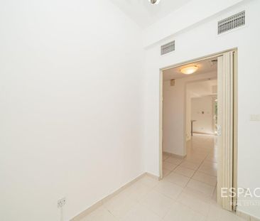 Upgraded Bathroom | Back to Back | 4M - Photo 1