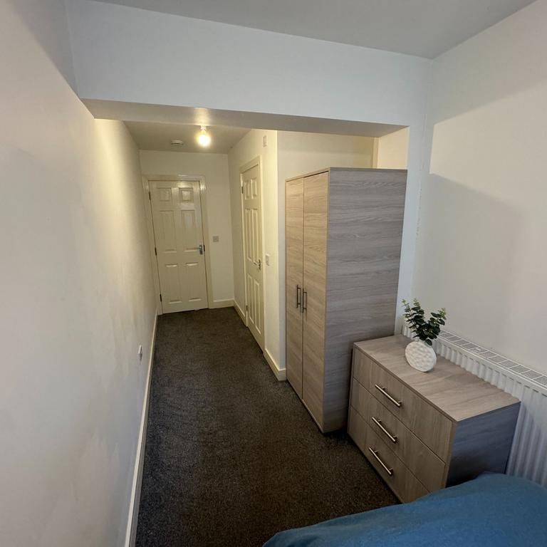 1 bedroom in a house share to rent - Photo 1