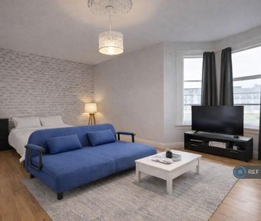 1 bedroom in a flat share to rent - Photo 1