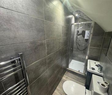 High Street Hythe Unfurnished - Photo 2