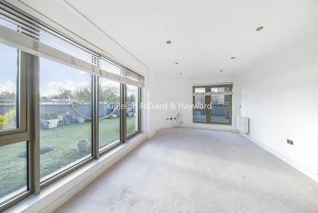 3 bedroom flat to rent - Photo 3