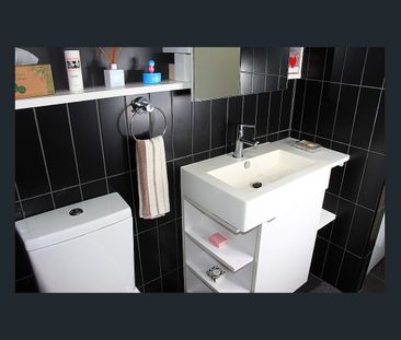 404/240 Barkly Street, Footscray, Vic 3011 - Photo 4