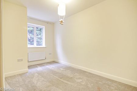 5 bedroom semi-detached house to rent - Photo 4